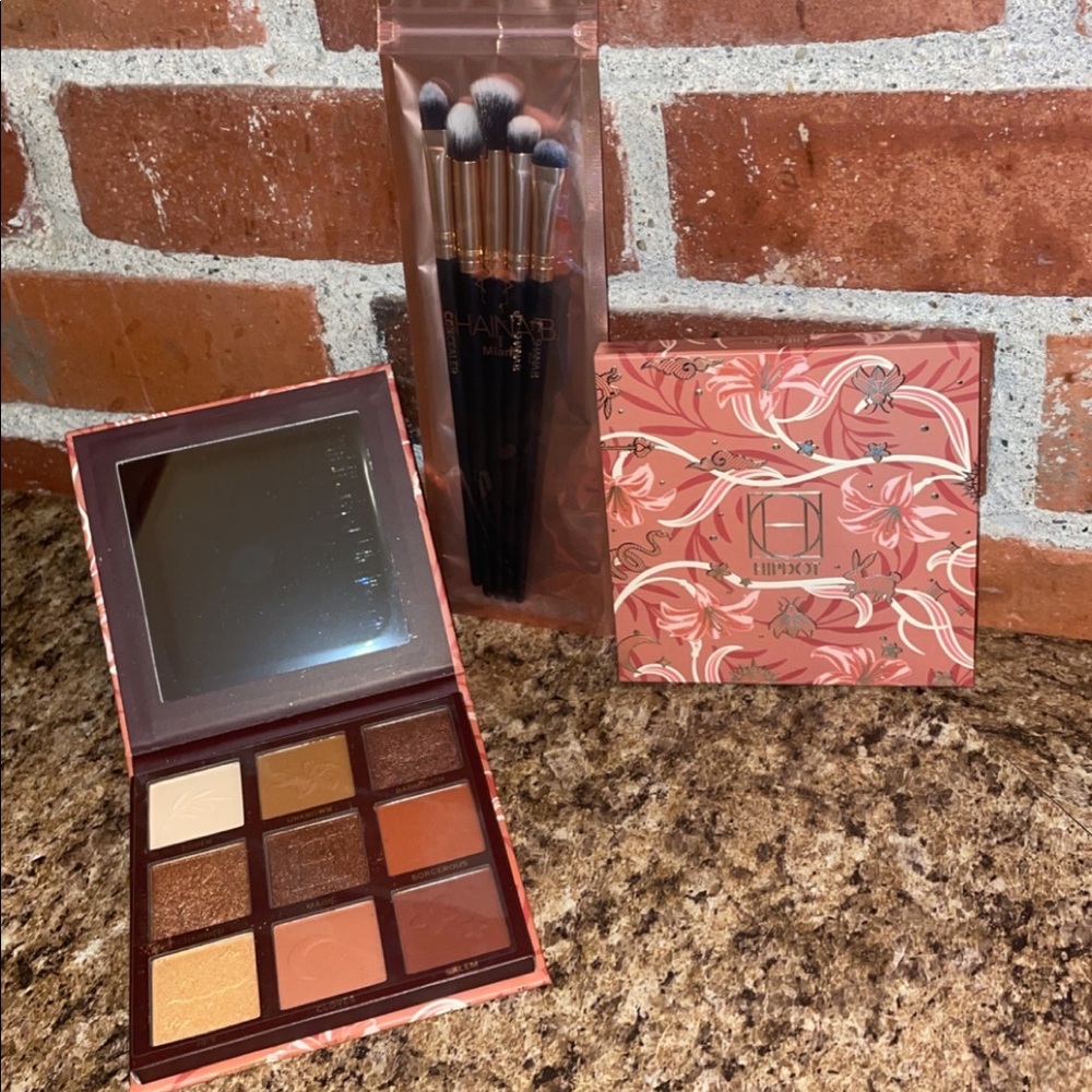 BRAND NEW eyeshadow pallet and SHAINA B. brush set bundle